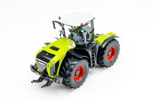 Claas Xerion 4500 wheel drive Heavy loads lightened for the farmer